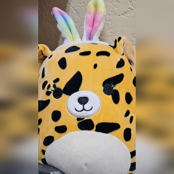 🎄🍍Squishmellow Lexie with Easter ears - Picture 1 of 4